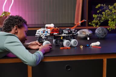 LEGO Technic Mars-tutkijoiden kulkija 42180