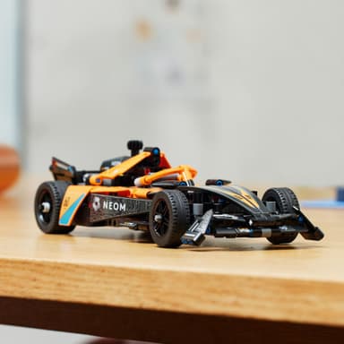 LEGO Technic NEOM McLaren Formula E -kilpa-auto 42169