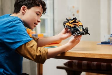 LEGO Technic NEOM McLaren Formula E -kilpa-auto 42169