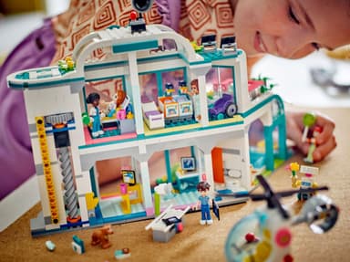 LEGO Friends Heartlake Cityn sairaala 42621