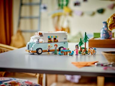 LEGO Friends Ystävien seikkailu matkailuautolla 42663