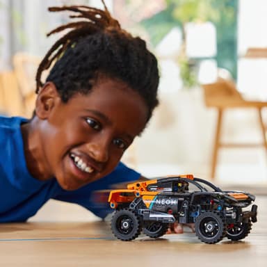 LEGO Technic NEOM McLaren Extreme E -kilpamaasturi 42166