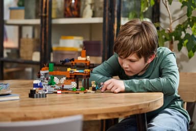 LEGO Minecraft Erämaan kaivoskuilu 21263