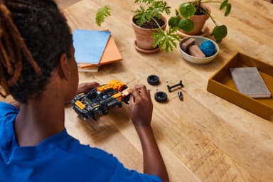 LEGO Technic NEOM McLaren Extreme E -kilpamaasturi 42166