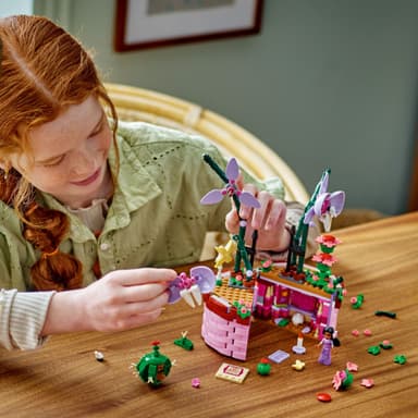 LEGO Disney Classic Isabelan kukkaruukku 43237