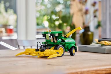 LEGO Technic John Deere 9700 Forage Harvester 42168