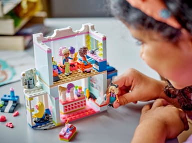 LEGO Friends Kampaamo ja asusteliike 42662