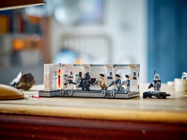 LEGO Star Wars Astuminen Tantive IV ‑alukseen 75387