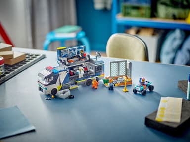 LEGO City Poliisin rikoslaboratorioauto 60418
