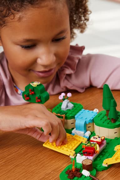 LEGO Animal Crossing Bunnie ulkopuuhissa 77047