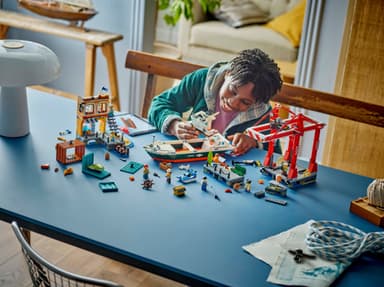 LEGO City Merisatama ja rahtilaiva 60422