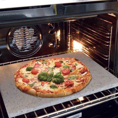 Pizzasetti jossa Etnan laavakivi