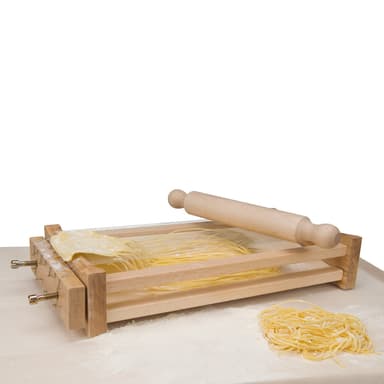 Pastakone Chitarra kaulimen kanssa