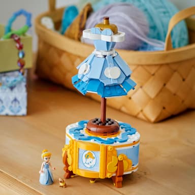 LEGO Disney Princess Tuhkimon mekko 43266