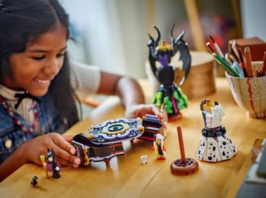 LEGO Disney Pahattaren ja Cruella De Vilin mekot 43262