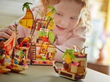 LEGO Disney Vaiana 2 Kakamora-alus, Rakennussarja 43258