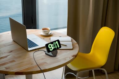 Belkin BoostCharge 2-in-1 15 W Qi2 magneettinen laturi (musta)