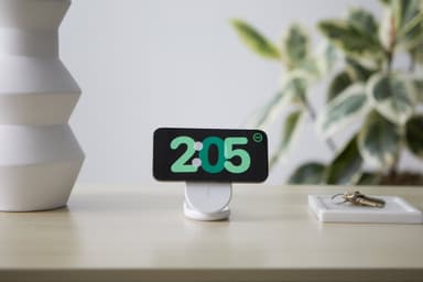 Belkin BoostCharge 2-in-1 15 W Qi2 magneettinen laturi (valkoinen)