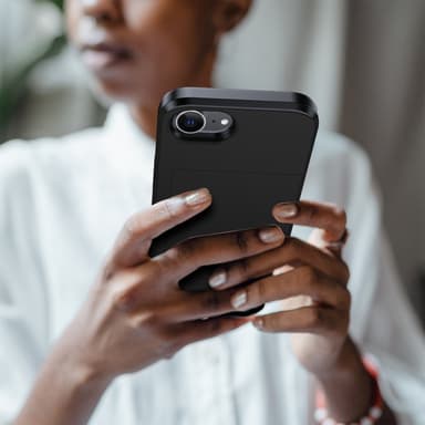 SKALO iPhone 16e Armor Korttikotelo Suojakuori - Musta