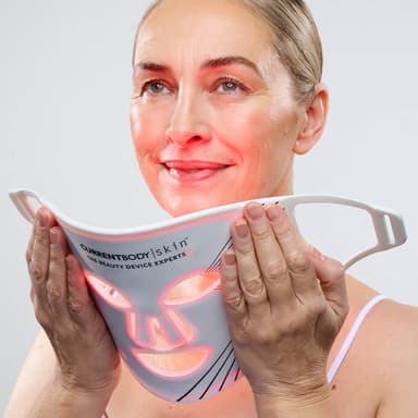 CurrentBody Skin LED Light Face Mask kasvonaamio CBD8235 (valkoinen)