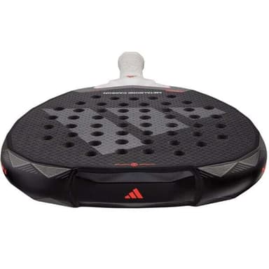 Adidas Metalbone Carbon 3.4 - Timantin muotoinen padelmaila, jossa on hiilikuituvahvistus