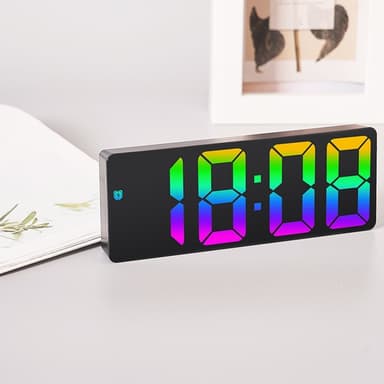 LED-kello Elektroninen digitaalinen herätyskello Värikäs työpöytäkello 12/24H Valkoinen