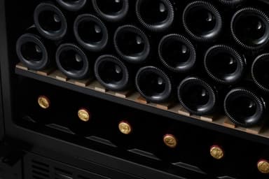 Viinien varastointikaappi - WineStore 226 Solid Black