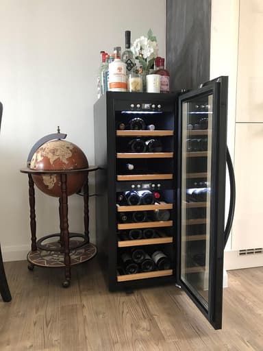 Vapaasti seisova viinikaappi - WineExpert 38 Fullglass Black