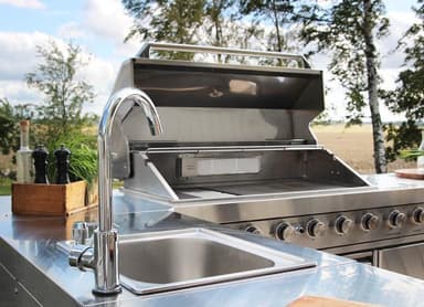 Myoutdoorkitchen - Moduuli tiskipöydällä ja säilytyskaapeilla