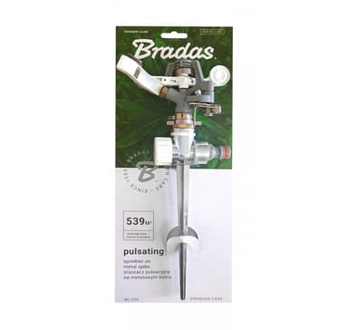 Sykkivä sprinkleri metallipiikissä Bradas