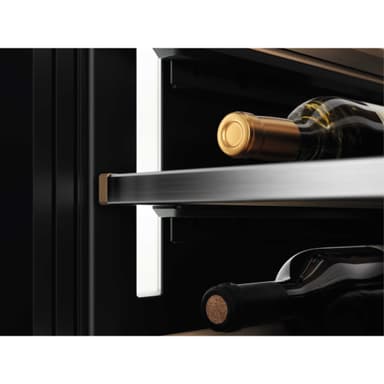 Electrolux Viinin säilytys EWUS040B8B (Integroitava)