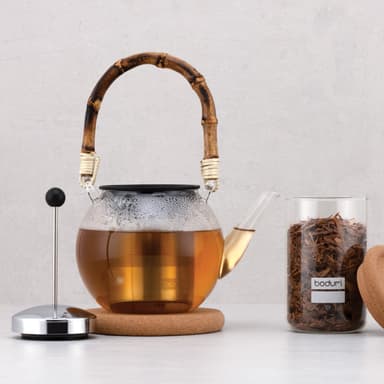 Bodum Teepuristin jossa suodatin ruostumatonta terästä ja bambukahva ASSAM 1.5 L