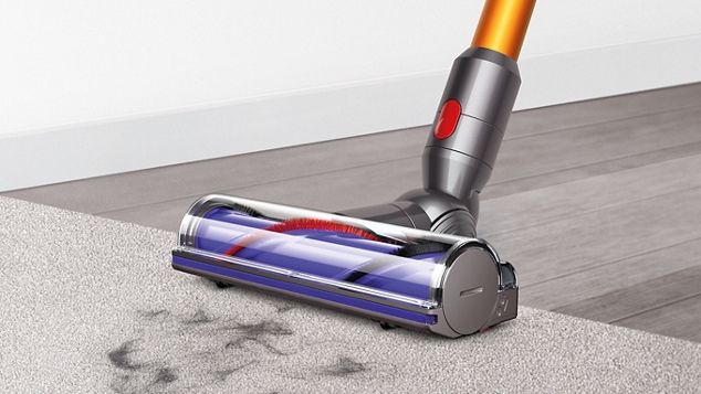 Dyson V8 Absolute Plus imuroi likaa lattialta