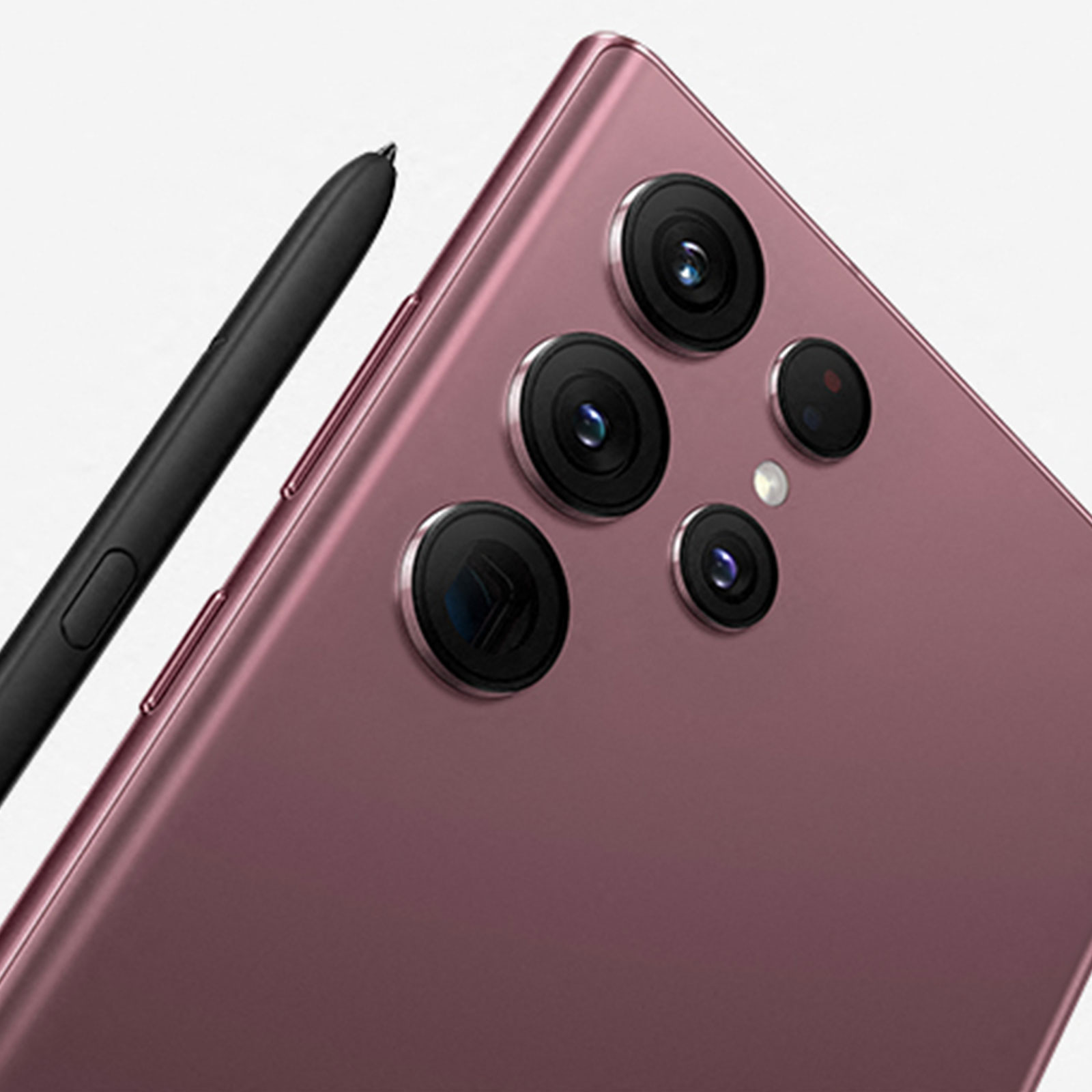 Galaxy S22 Ultra sivusta ja S pen