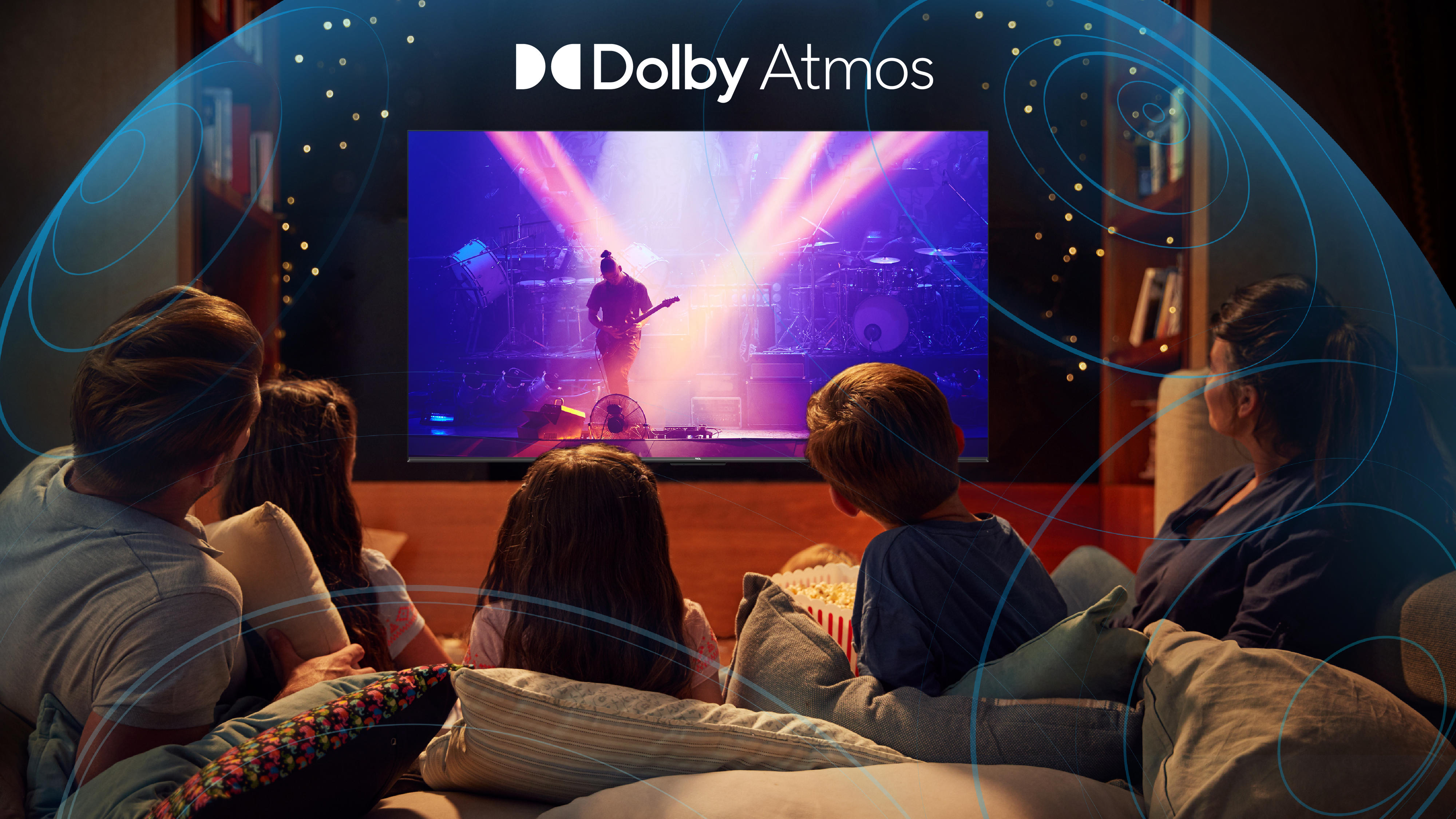 TCL - Dolby Atmos - TCL P73 TV sekä ihmisiä television ympärilländ people gathered arpund the TV