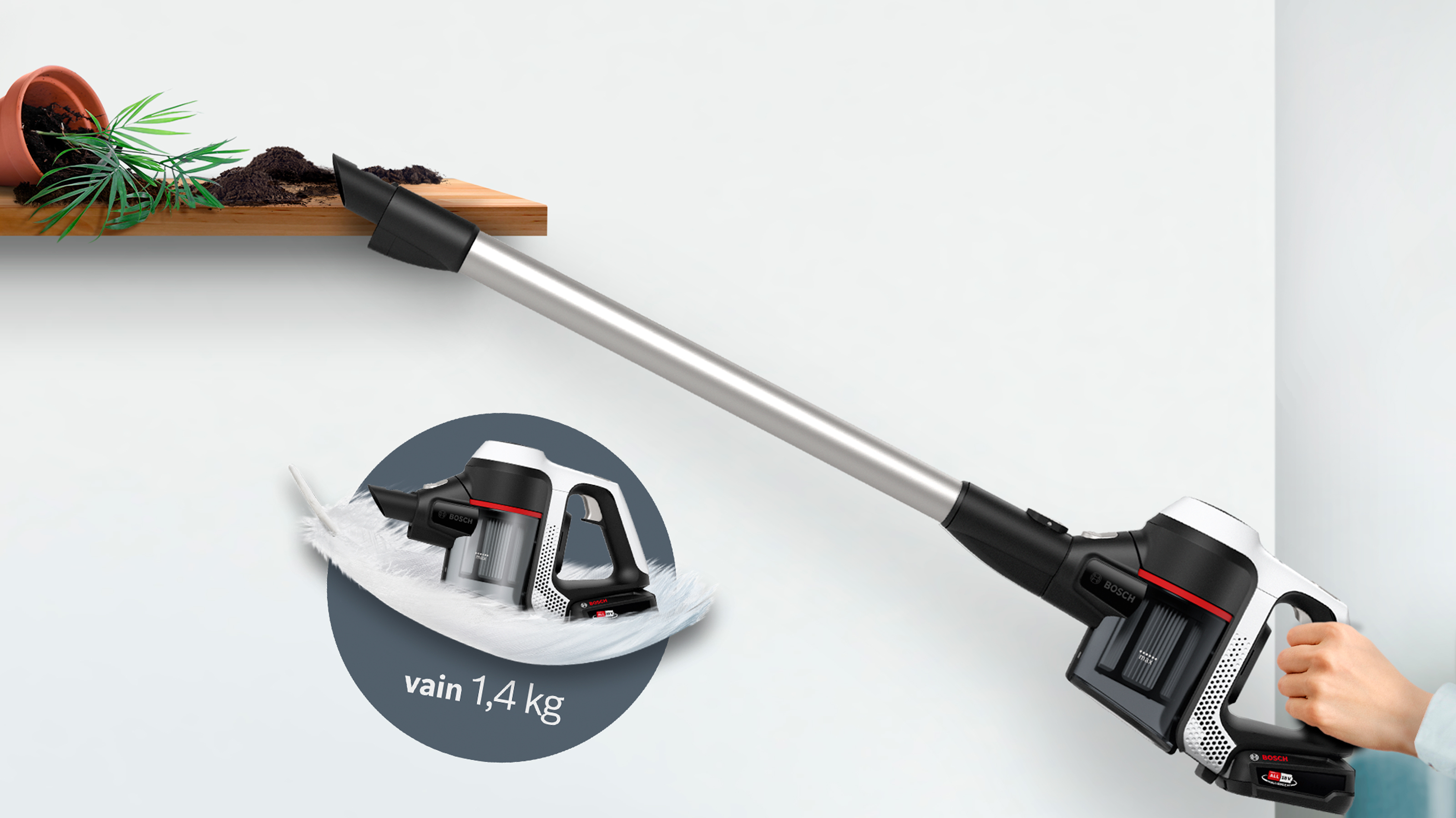 Bosch Unlimited Series 6 -pölynimuri siivoaa multaa hyllyltä kasvin ympäriltä ja laitteen painon ollessa näkyvissä