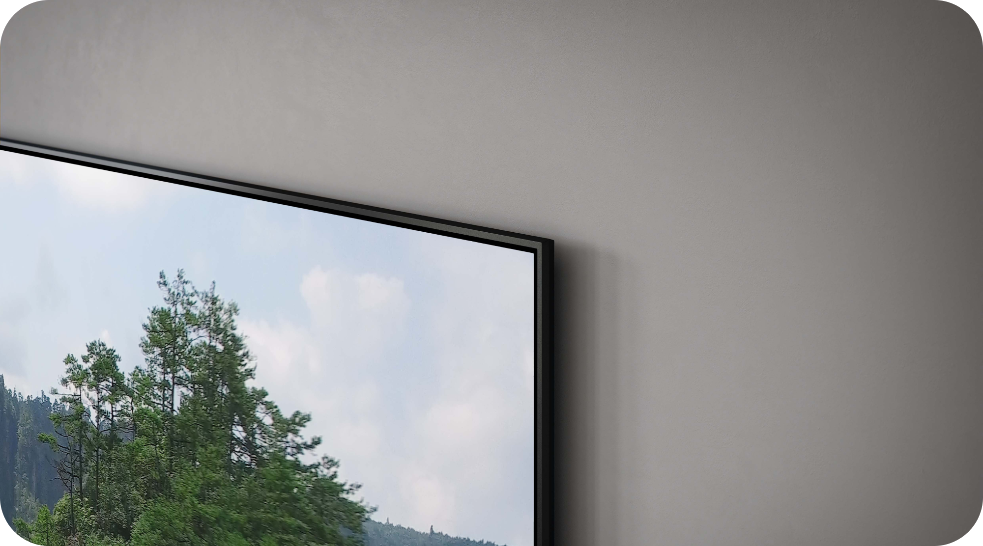 L'ähikuva Samsung Q70C -televisiosta harmaalla seinällä