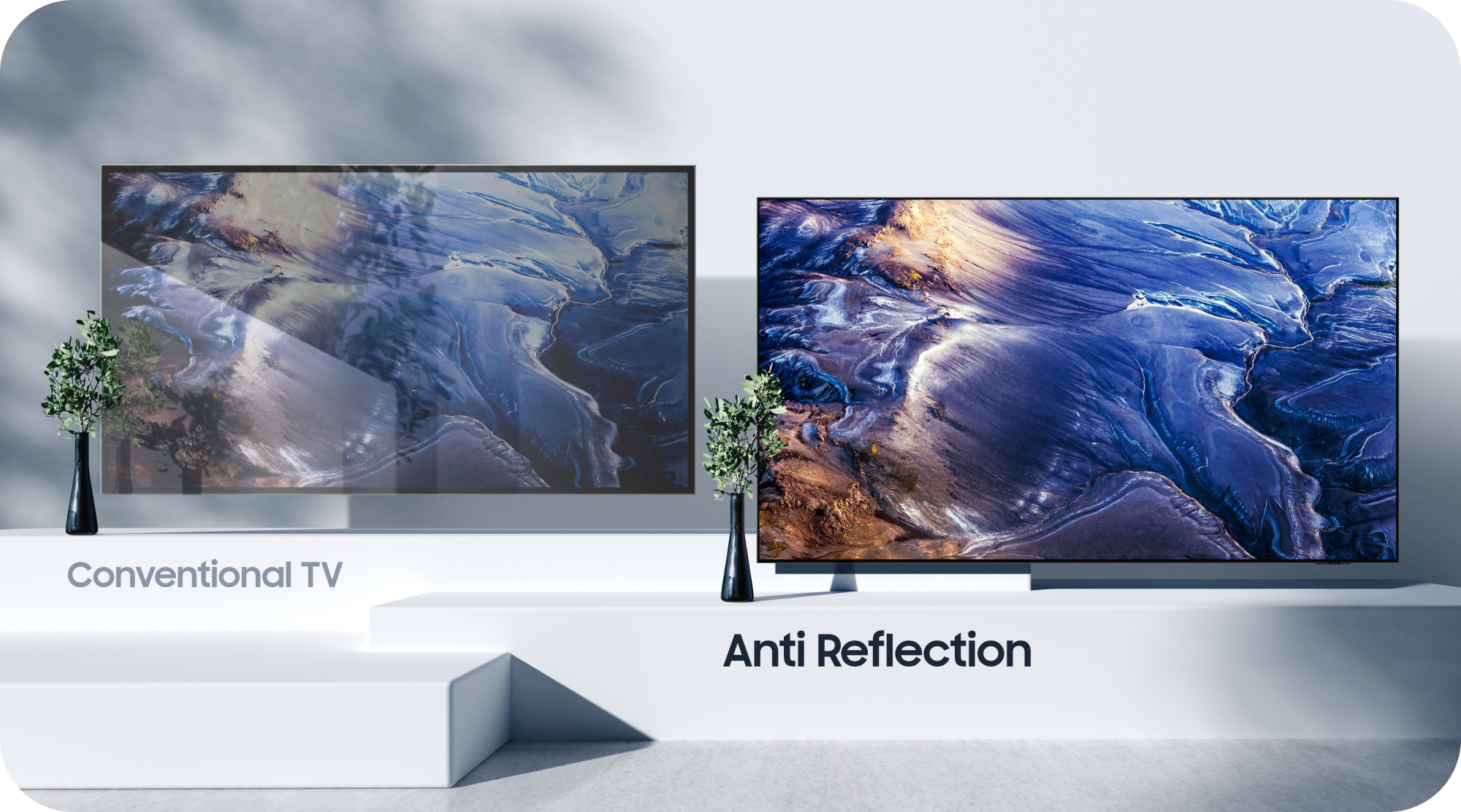 Vertailukuva Samsung-televisiosta Anti Reflection-ominaisuudella sekä tavallisesta televisiosta
