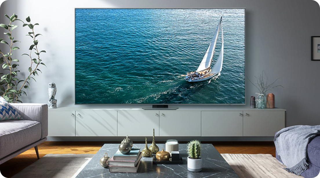 Samsung QLED -televisio, jonka ruudulla näkyy purjevene