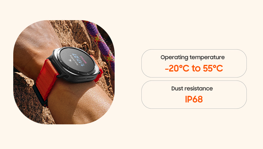 Vuoristossa vaeltavan seikkailijan ranteessa on Galaxy Watch Ultra -älykello