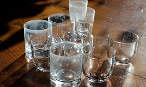 Korroosioituneet lasitavarat