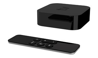 apple tv ja kaukosäädin matalasta kulmasta kuvattuna