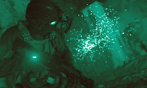 Call of Duty - vihreä kuvakaappaus videopelin yötilasta