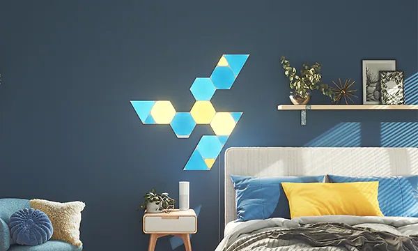 Sini-valkoinen Nanoleaf sinisessä makuuhuoneessa