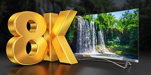 Teksti '8K' ja TV taka-alalla