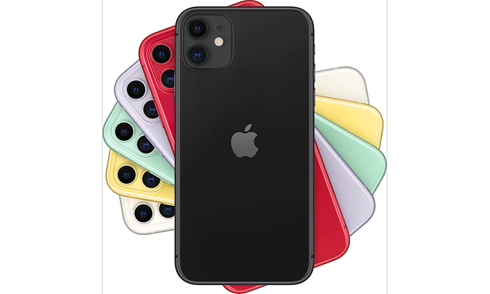 Erivärisiä iPhone 11 -puhelimia päällekkäin