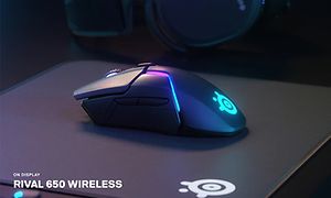 Lähikuva langattomasta SteelSeries Rival 650 -hiirimatosta