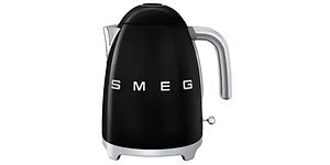 Retrotyylinen musta Smeg-vedenkeitin