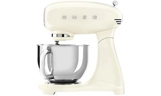 Kermanvärinen Smeg-yleiskone