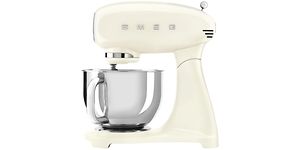 Kermanvärinen Smeg-yleiskone